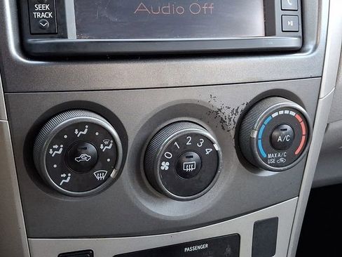Used 2013 Toyota Corolla LE FWD image 16