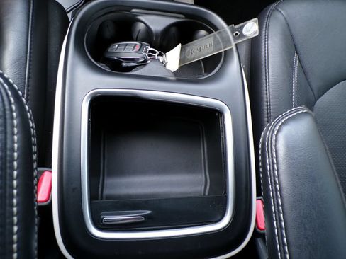 Used 2022 Chrysler Pacifica Touring-L FWD image 26