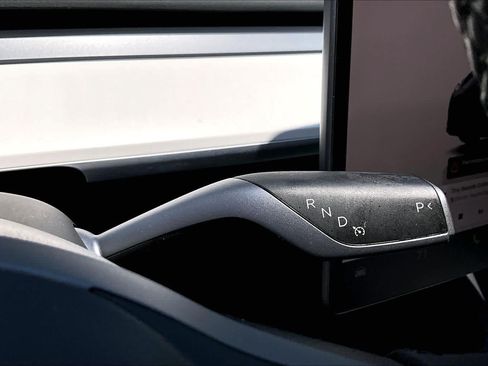 Used 2024 Tesla Model Y 2WD image 15