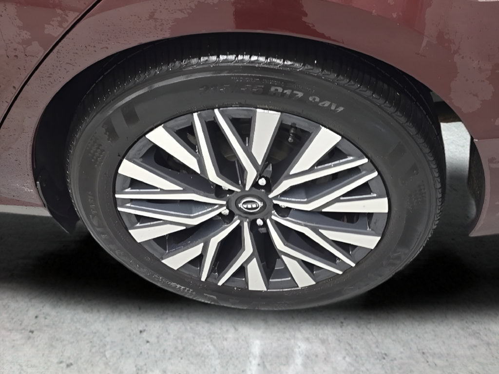 Used 2024 Nissan Altima 2.5 SV FWD image 40