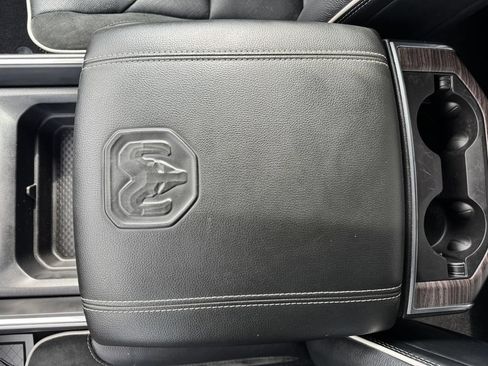 Used 2025 RAM 1500 Laramie AWD/4WD image 32