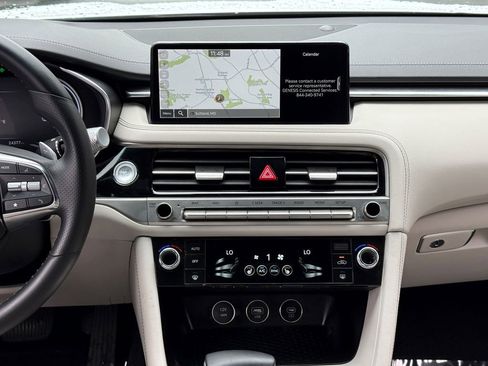 Used 2025 Genesis G70 2.5T image 15