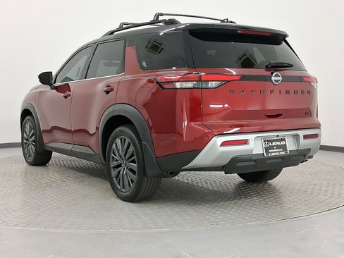 Used 2024 Nissan Pathfinder SL w/ SL Premium Package image 3