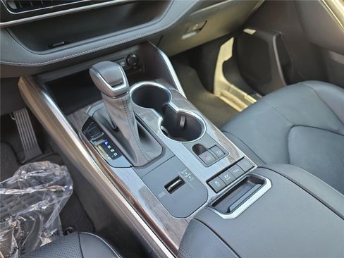 Used 2021 Toyota Highlander Platinum AWD/4WD image 28