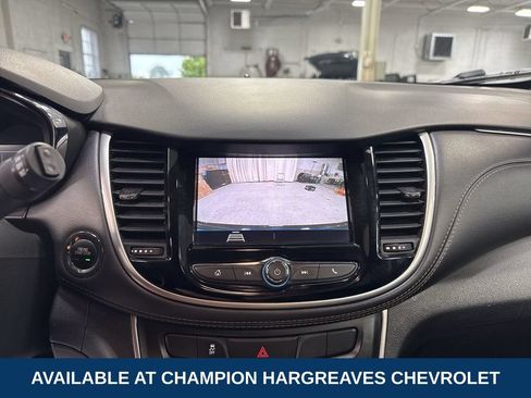 Used 2020 Chevrolet Trax LT w/ LT Convenience Package FWD image 19
