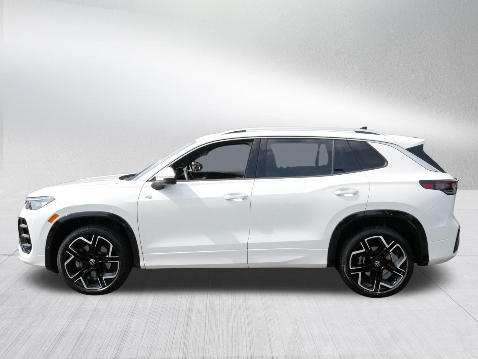 Certified 2026 Volkswagen Tiguan SEL R-Line AWD/4WD image 4