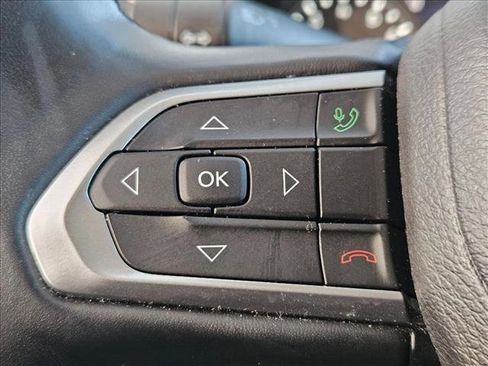 Used 2022 Jeep Compass Latitude image 16