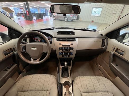 Used 2010 Ford Focus SE image 4