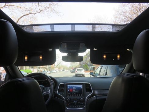 Used 2018 Jeep Grand Cherokee Limited image 13