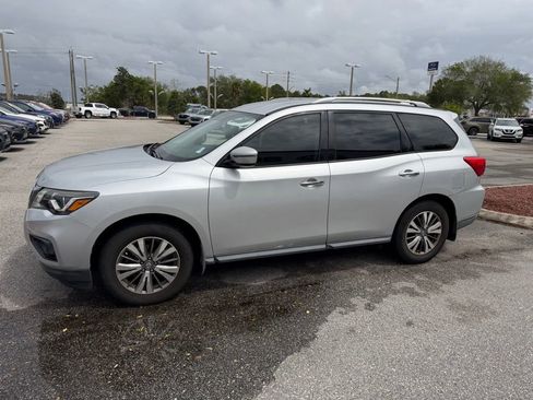 Used 2019 Nissan Pathfinder S FWD image 12