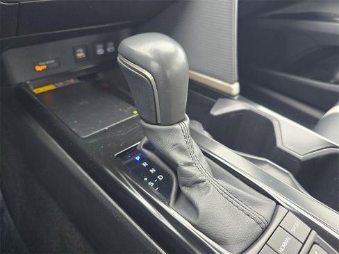 Used 2025 Toyota Camry SE image 25