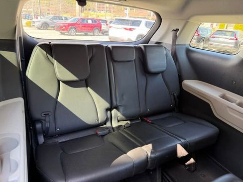 Used 2022 Kia Carnival LX image 39