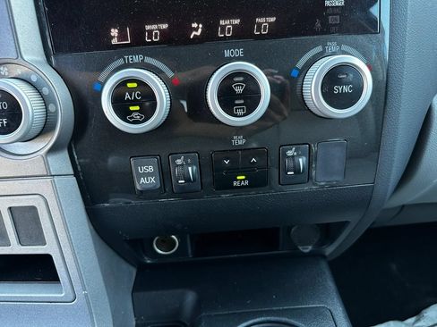 Used 2012 Toyota Sequoia SR5 w/ Premium Pkg RWD image 27