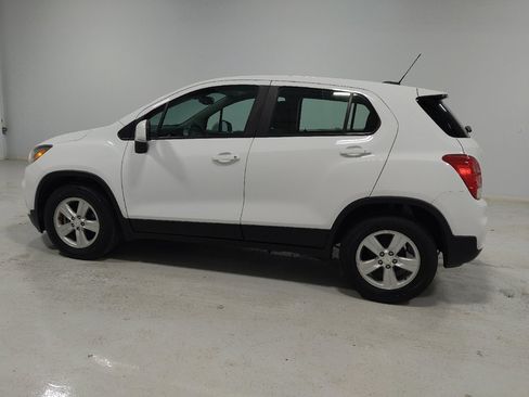 Used 2021 Chevrolet Trax LS image 3
