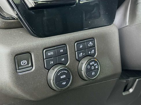 Used 2022 Chevrolet Silverado 1500 ZR2 image 10