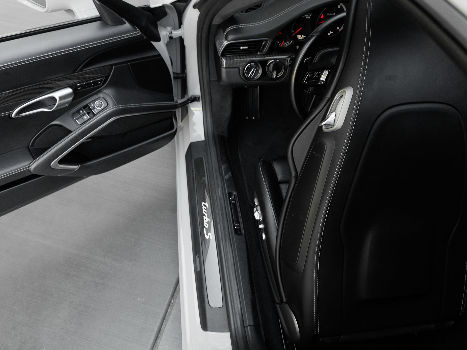 Certified 2019 Porsche 911 Turbo S AWD/4WD image 24