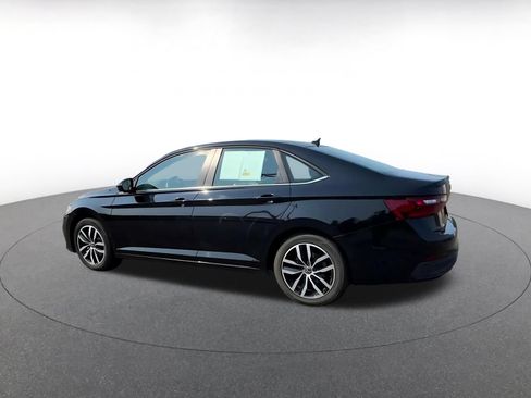 Used 2025 Volkswagen Jetta SE FWD image 10