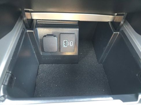 Certified 2022 Ford Explorer Limited w/ Equipment Group 301A image 21