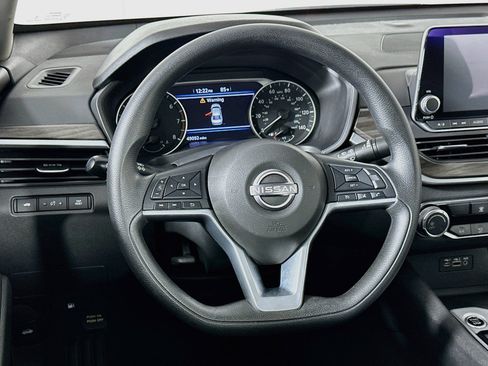 Used 2025 Nissan Altima 2.5 SV FWD image 18