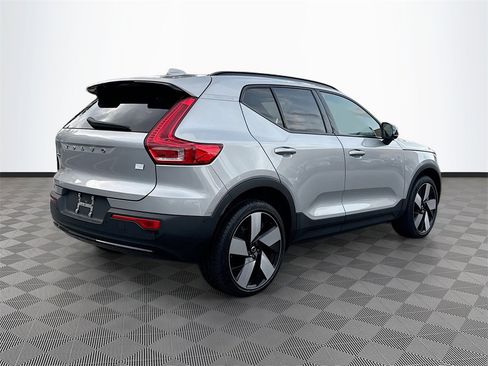 Used 2023 Volvo XC40 Recharge Ultimate image 6