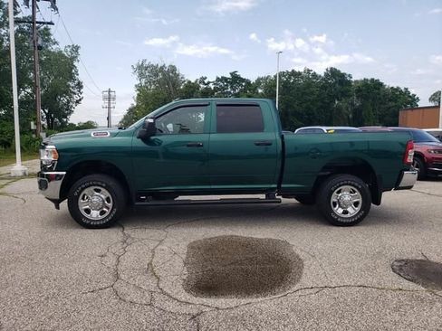 Used 2024 RAM 2500 Tradesman w/ Chrome Appearance Group AWD/4WD image 7