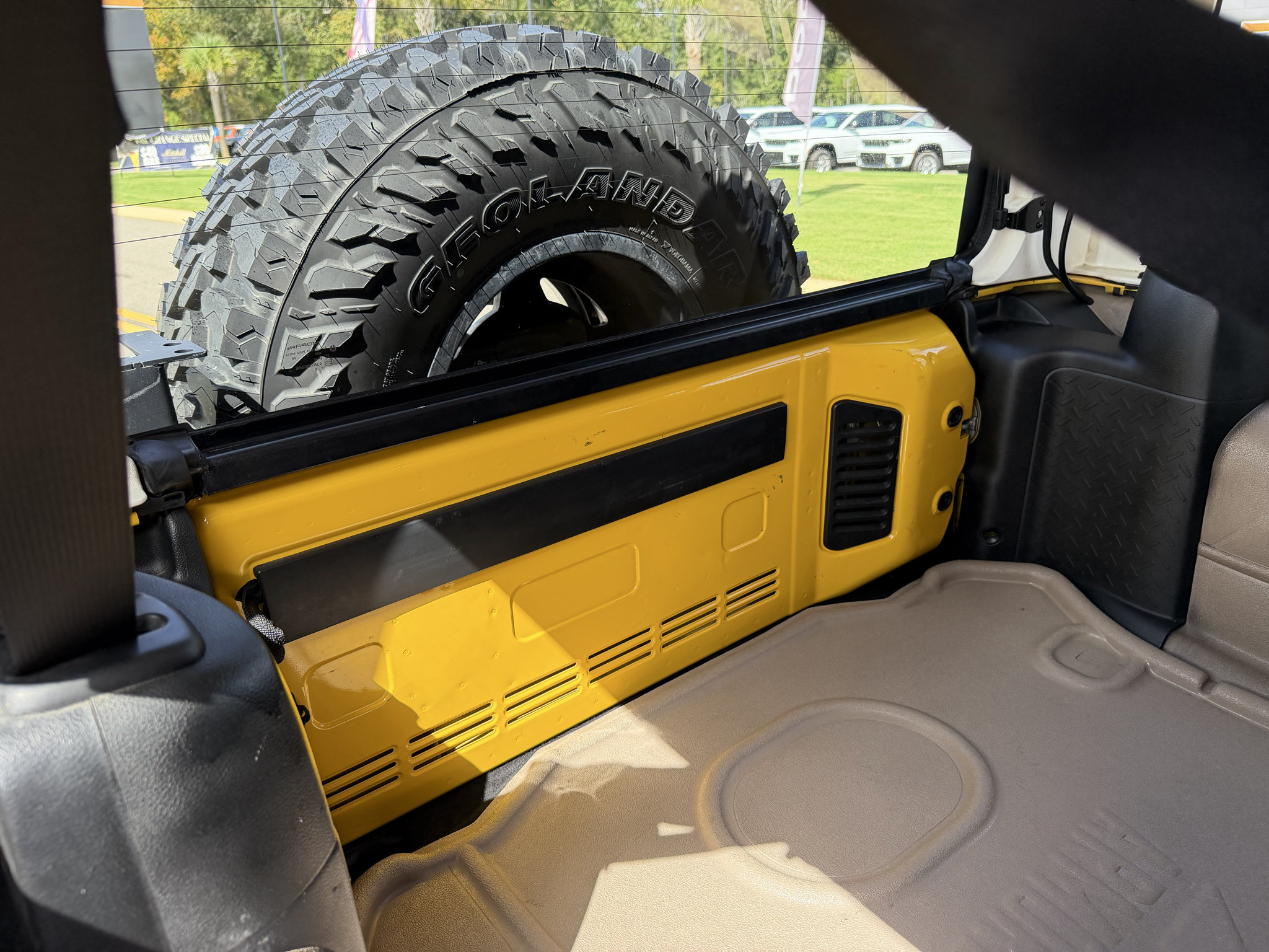 Used 2015 Jeep Wrangler Unlimited Rubicon w/ Dual Top Group AWD/4WD image 21