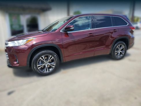Used 2018 Toyota Highlander Plus FWD image 6