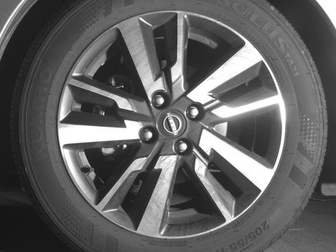 Used 2025 Nissan Versa SV FWD image 12