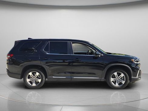 Used 2024 Honda Pilot EX-L image 3