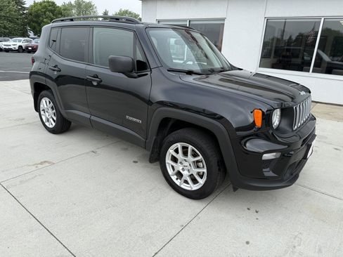 Used 2022 Jeep Renegade Latitude AWD/4WD image 1