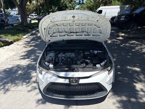 Used 2021 Toyota Corolla LE FWD image 34