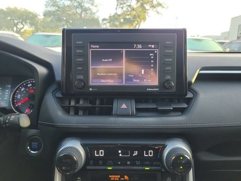 Used 2021 Toyota RAV4 XLE FWD image 19