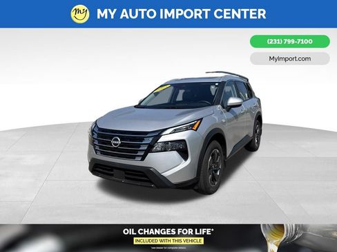 Used 2025 Nissan Rogue SV w/ SV Premium Package AWD/4WD image 3