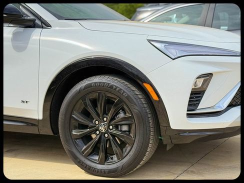 Used 2025 Buick Envista Sport Touring image 2