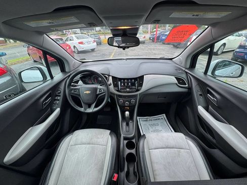 Used 2021 Chevrolet Trax LT FWD image 27