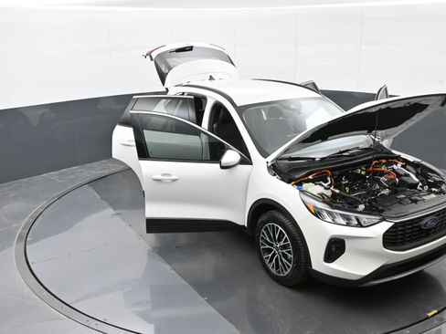 Used 2023 Ford Escape SE image 45