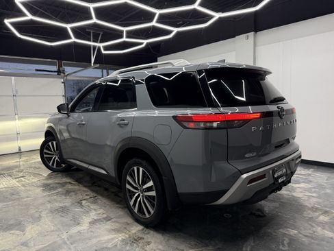 Used 2022 Nissan Pathfinder Platinum image 3