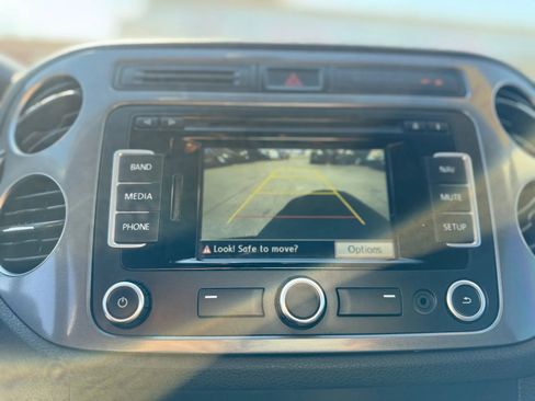 Used 2013 Volkswagen Tiguan SEL image 38