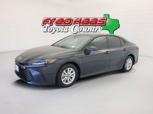Used 2026 Toyota Camry LE image 1