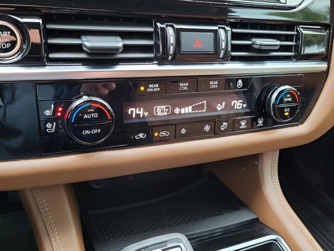 Used 2024 Nissan Pathfinder Platinum w/ Cargo Package image 31