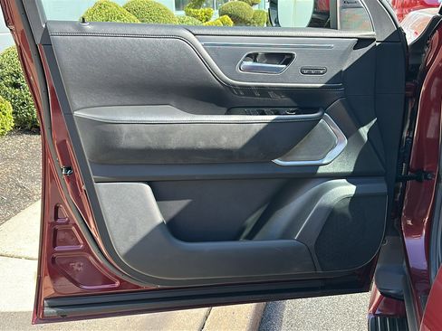 Used 2025 INFINITI QX80 Sensory image 14