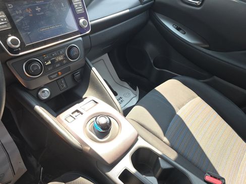 Used 2022 Nissan Leaf S FWD image 21
