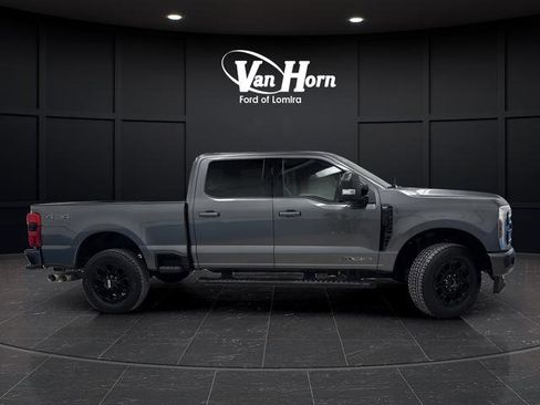 Used 2025 Ford F250 XLT w/ Black Appearance Package image 2