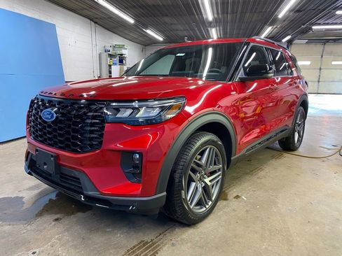 New 2026 Ford Explorer ST-Line w/ ST-Line Street Pack image 4