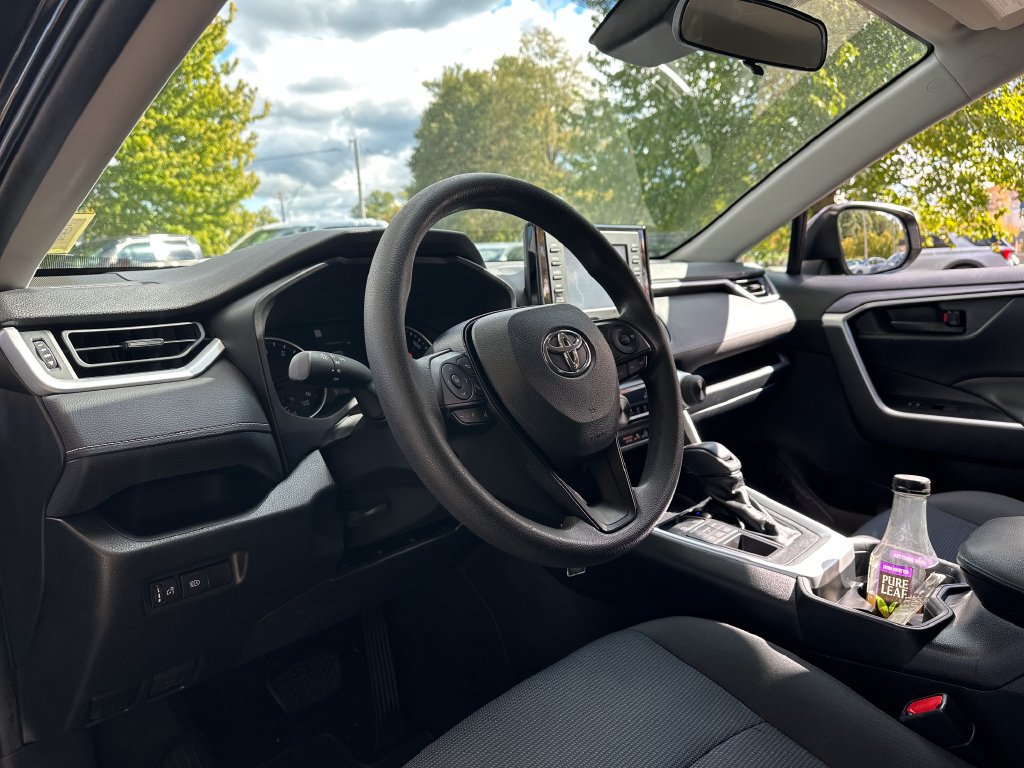 Used 2019 Toyota RAV4 LE AWD/4WD image 11