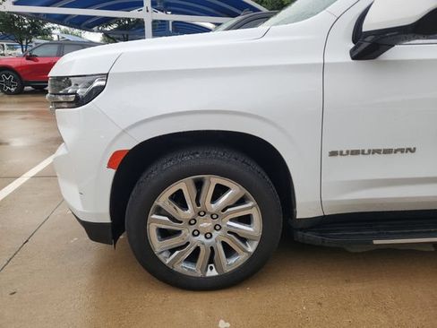 Used 2021 Chevrolet Suburban LT AWD/4WD image 7