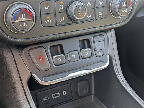 Used 2019 GMC Terrain SLE w/ Driver Convenience Package FWD image 9