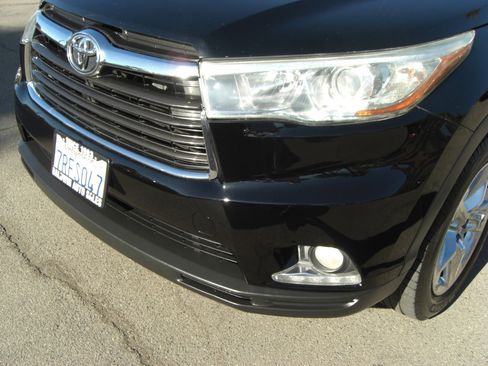 Used 2014 Toyota Highlander Limited image 23