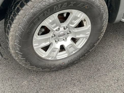 Used 2017 Nissan Titan SV image 12