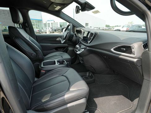 Used 2026 Chrysler Pacifica Select FWD image 22